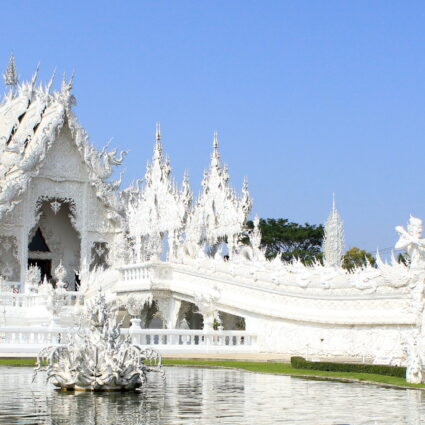 O incrível e surreal Wat Rong Kung, o famoso Templo Branco de Chiang Rai, na Tailândia