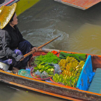 Engarrafamento de barcos no Mercado Flutuante de Bangkok