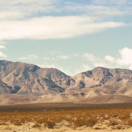 Tinha uma cidade fantasma no meio do caminho: pegando a estrada de Los Angeles até Las Vegas