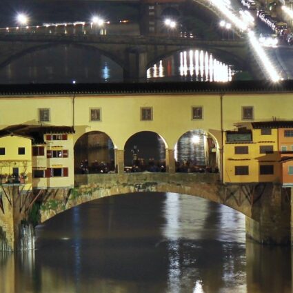Conheça a histórica Ponte Vecchio de Florença, na Itália