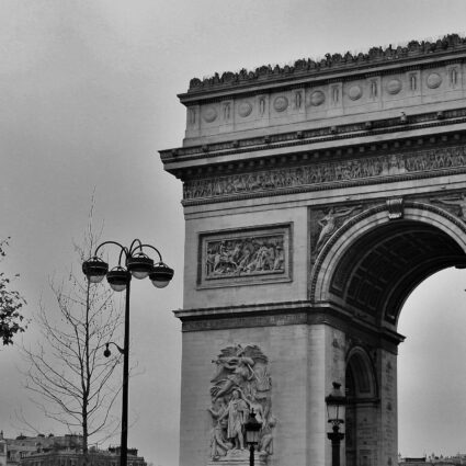 Do Louvre ao Arco do Triunfo a pé e uma bela vista panorâmica de Paris