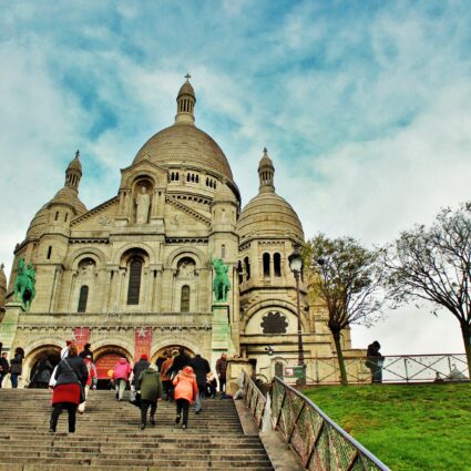 Colina de Montmartre: Subindo as escadarias até a Sacré Coeur em Paris