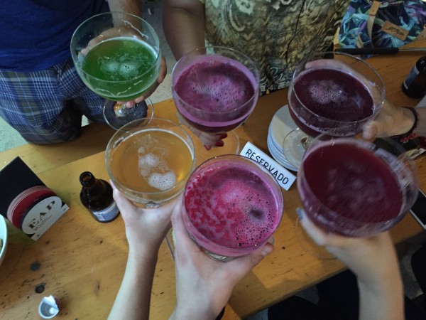 Vejam que delícia de cor que os xaropes deixam na cerveja!!