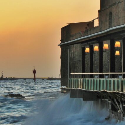 Jantar ao pôr do sol no Waterfort Arches em Curaçao