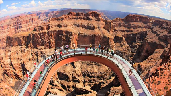 Imagem retirada do site de uma empresa de passeios de helicóptero: http://www.5starhelicoptertours.com/tours/private-grand-canyon-helicopter-flight-and-vip-hualapai-ambassador-guided-tour-including-skywalk/