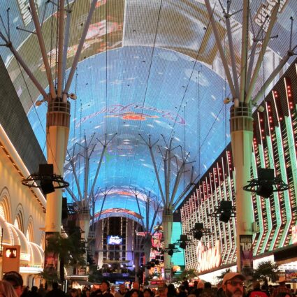 Passeando pela Fremont street: a rua onde ainda há a verdadeira essência de Las Vegas