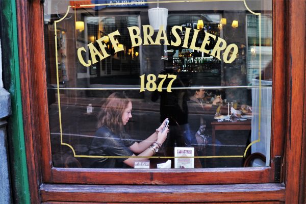 Eu estou completamente encantada pelo nosso vizinho, o Uruguai. Esse país que fica bem pertinho (2h de voo de São Paulo), cabe certinho em uma viagem durante um feriado prolongado. E foi isso que fizemos: juntamos os amigos e fomos passar 6 dias no “Paisíto”.