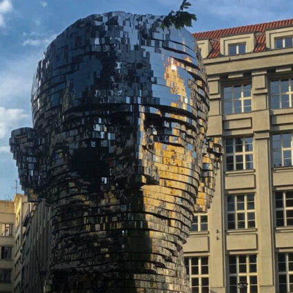 Praga: veja as irreverentes (e polêmicas) obras de Černý